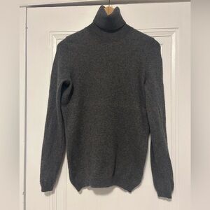 Bloomingdale's Dark Gray Turtleneck Sweater